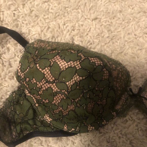 4 Victoria’s Secret Bras - Picture 2 of 8